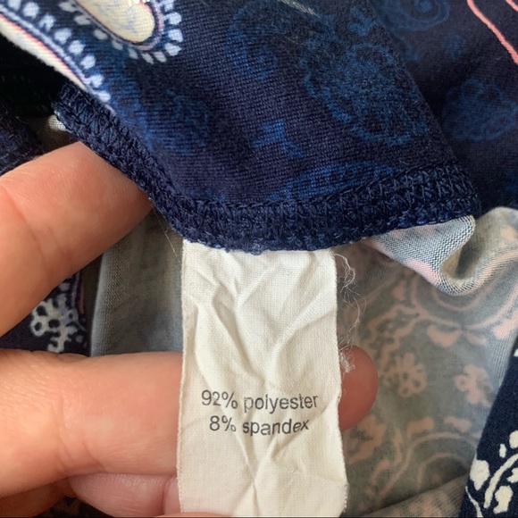 Maurice’s In Motion Paisley Print Cropped Leggings with 2 Pockets - Picture 6 of 8